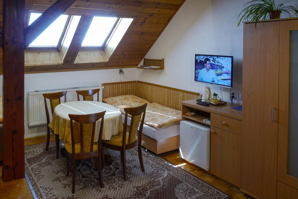 Penzion Kapitan Jindřichův Hradec Buitenkant foto